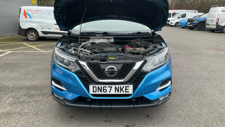 Nissan Qashqai 1.6 DiG-T N-Connecta 5dr Petrol Hatchback